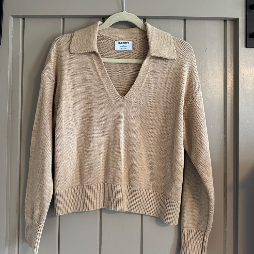 Old Navy Women's V-Neck Sweater in Beige